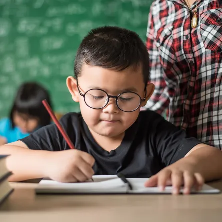 بخطوات بسيطة علمي طفلك مهارة الكتابة