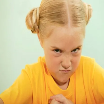 ضرورة التعرف على أسباب عناد الطفل