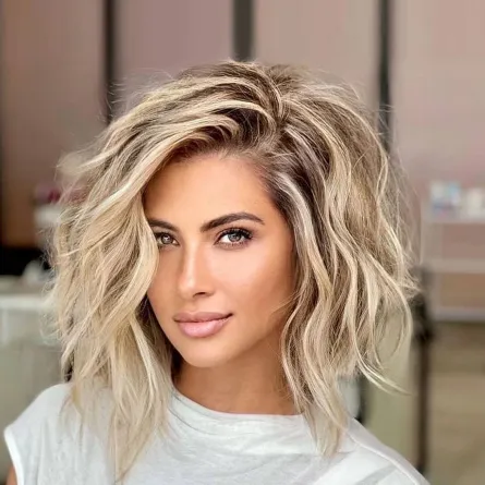 قصات شعر للوجه المثلث المقلوب