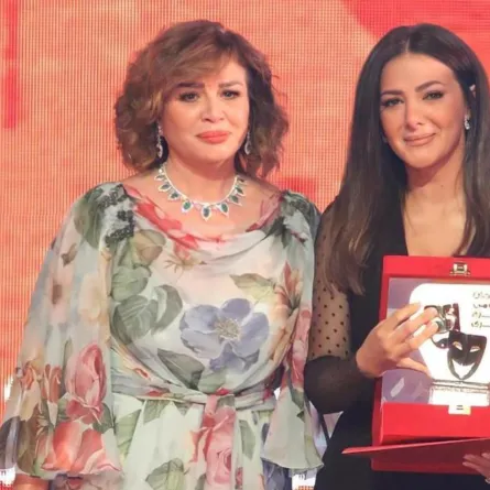 إلهام شاهين ودنيا سمير غانم من حفل المهرجان القومي للمسرح - الصورة من حساب إلهام شاهين على إنستقرام