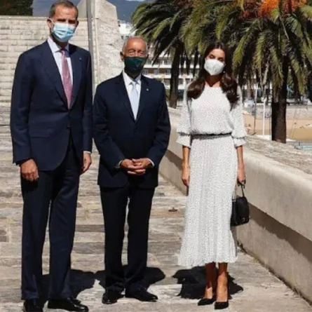 الملك فيليب والملكة ليتيزيا والرئيس البرتغالي مارسيلو ريبيلو دي سوزا- الصورة من موقع New my Royals