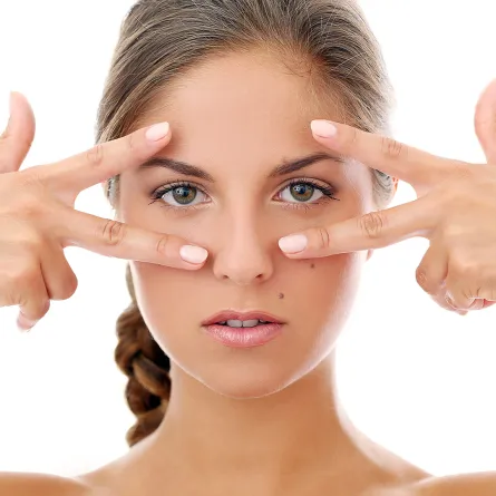 التخلّص من تجاعيد " أقدام الغراب" حول العينين