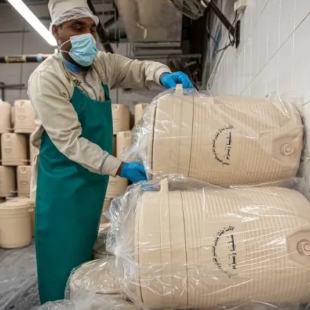 طرق غسل وتعقيم حافظات ماء زمزم 