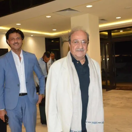 دريد لحام لحظة وصوله مهرجان الأسكندرية - الصورة من حساب المهرجان على الفيس بوك