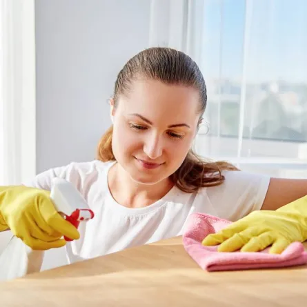 طرق تلميع الأثاث الخشبي