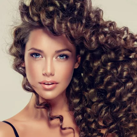  طرق العناية الصحيحة بالشعر المجعد