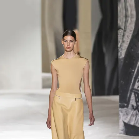  تنورة جلدية من علامة هيرميس Hermes