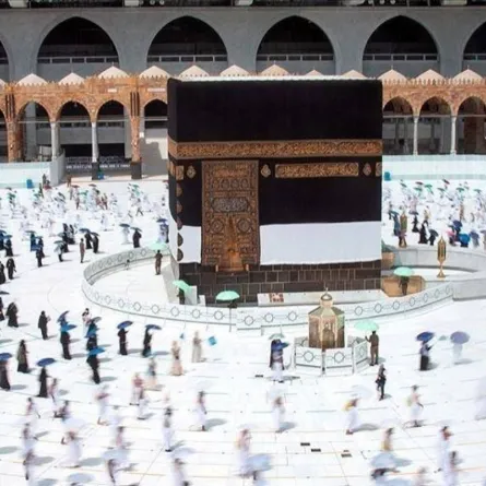 المحصن بجرعتين لا يستثنى من دخول الحرم للصلاة دون تصريح