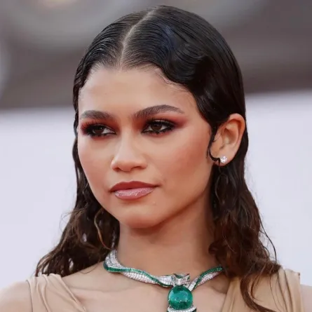 إطلالات النجمات في مهرجان فينيسيا 2021