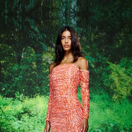 موديلات فساتين أوف شولدر 