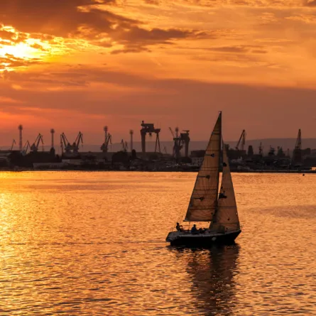 فارنا وجهة سياحية لمحبي الشاطئ ونشاطاته