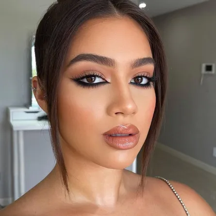 الأيلاينر المسحوب بالمقلوب