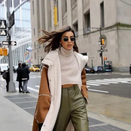 كاميلا كويلو بإطلالة من إيترو