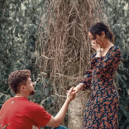 نور عمرو دياب تكشف عن خاتم الخطوبة بصور رومانسية