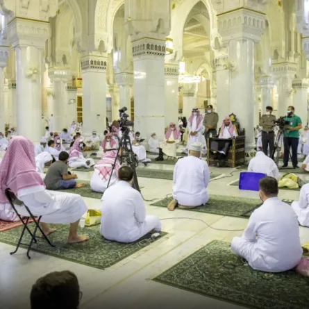 بعد أكثر من عام عودة الدروس الحضورية في المسجد النبوي