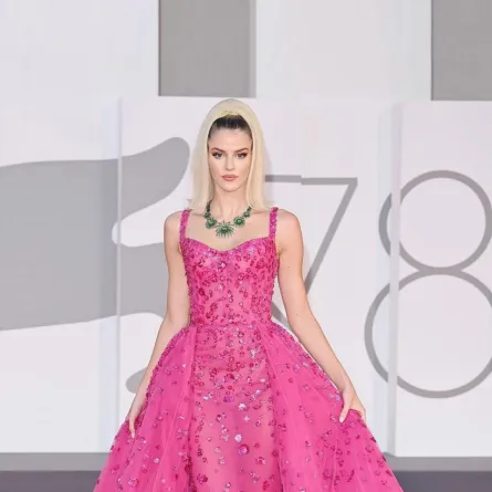  سارة كروس بفستان من زهير مراد -الصورة من حساب الدار على انستغرام 