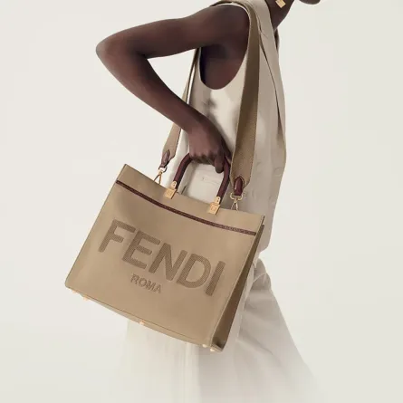 حقيبة ناعمة من Fendi- الصورة من  صفحة Fendi على انستغرام 