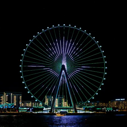 معالم دبي تتزين باللون الأخضر في اليوم الوطني السعودي 91