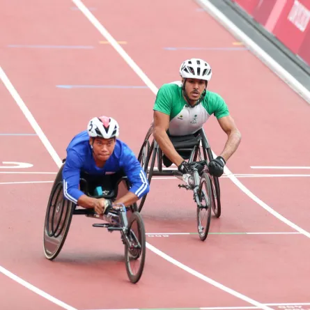 اللاعب السعودي عبدالرحمن القرشي ضمن نهائي سباق الـ 100 متر للكراسي في طوكيو 