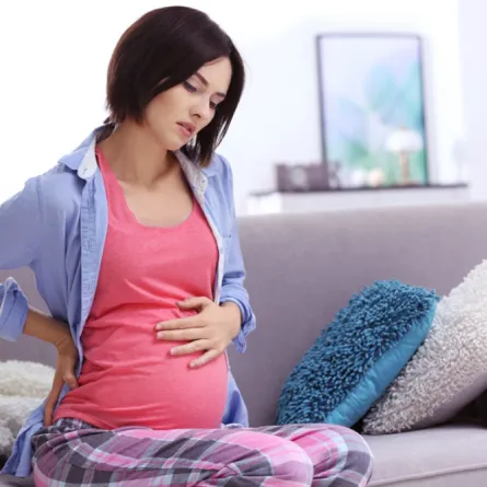  8 أسباب شائعة لآلام البطن أثناء الحمل