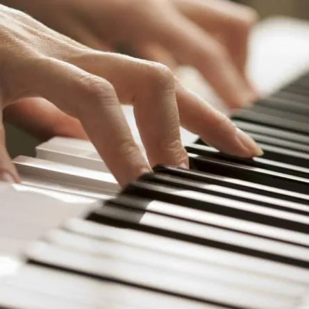 ابتكار مقطوعة موسيقية علمية تخفف الصداع وتزيل الآلام من الجسد