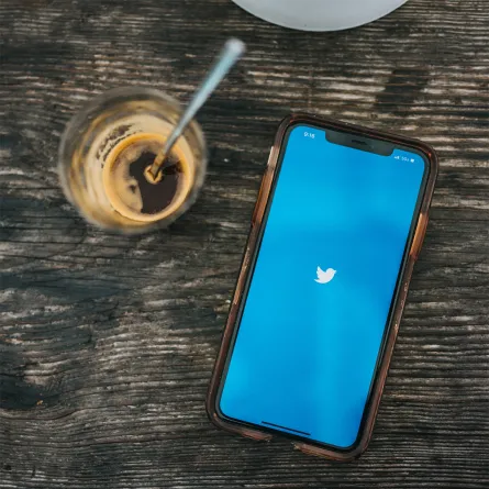 تويتر تختبر طرح الموز التعبيرية على غرار فيس بوك