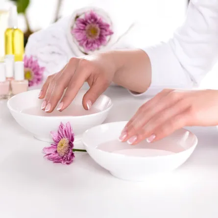 خلطات تبييض الأظافر