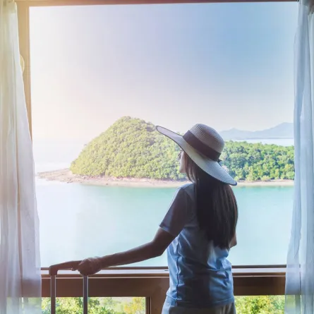 طرق لتجنب الرسوم الإضافية في الفنادق