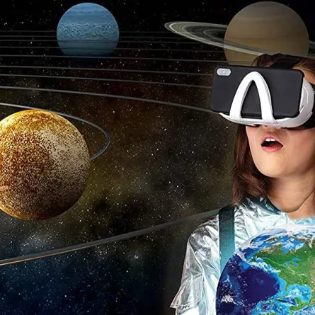 صورة فتاة في زيارة افتراضية