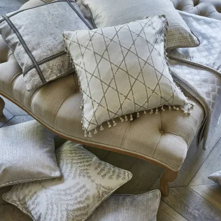 الوسائد.. إضافة جذّابة إلى الديكور 