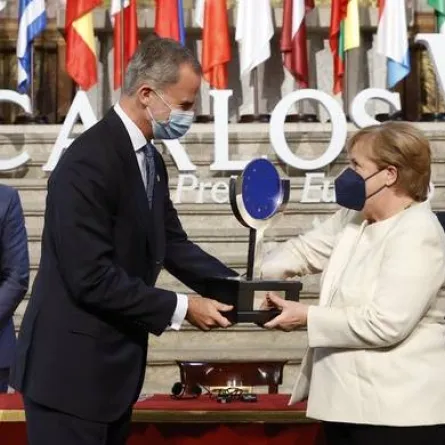 الملك فيليب يكرم أنجيلا ميركل- الصورة من موقع Royal Central