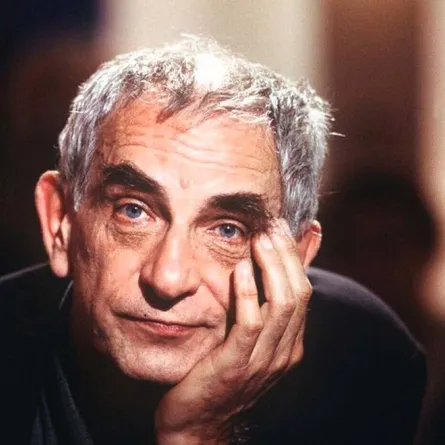 المخرج البولندى الشهير كريستوف كيشلوفسكي Krzysztof Kieślowski _ الصورة من bolgegundem