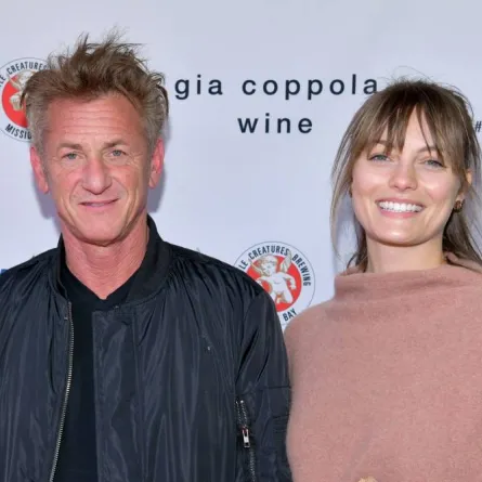 شون بن وزوجته - الصورة من موقع بيبول