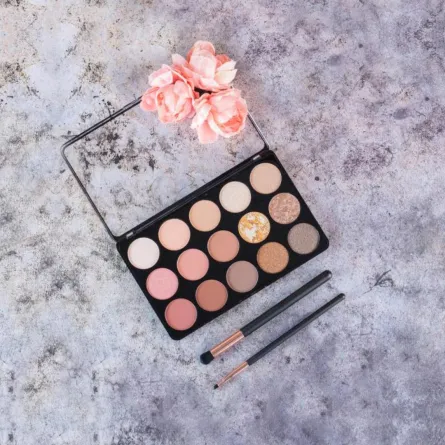 ظلال عيون زهرية 