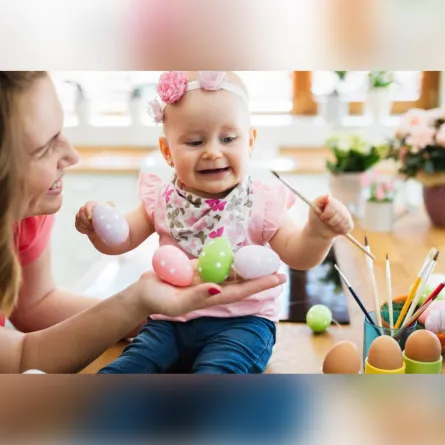 طفل يتعرّف على البيض