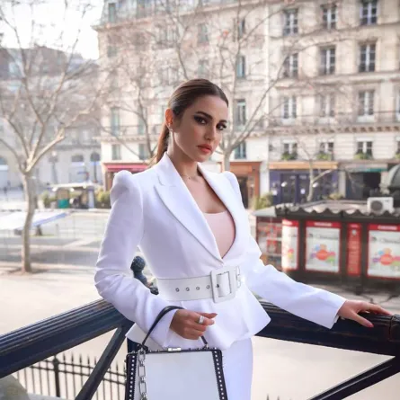 درة بإطلالة شتوية 