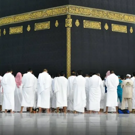 مشاهد من أول صلاة دون تباعد 