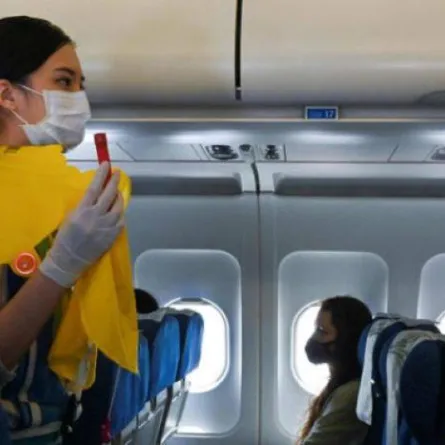 شركات طيران تبدأ بإلغاء لبس الكمامات على متن رحلاتها