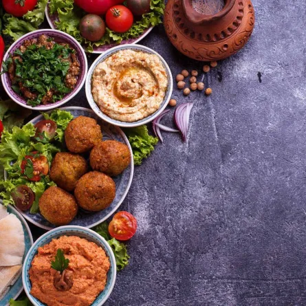 صورة لمائدة عربية