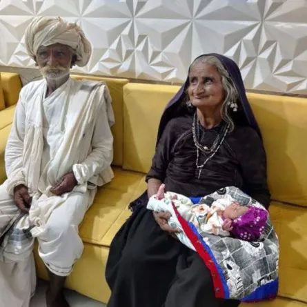 سبعينية هندية تنجب طفلها الأول بعد عقود من محاولات الإنجاب