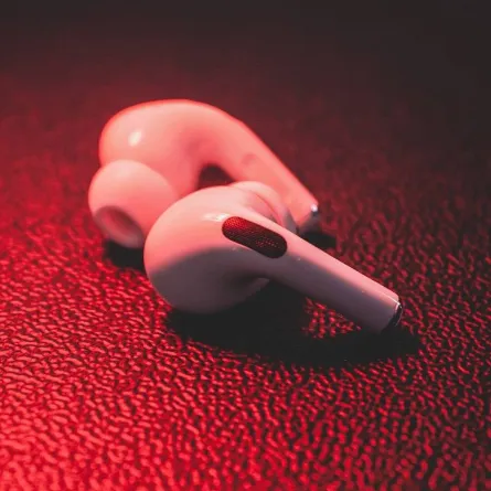 صورة سماعات آيربودز