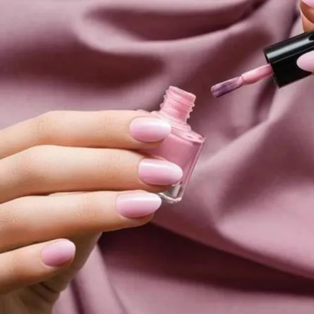 موديلات أظافر باللون الوردي