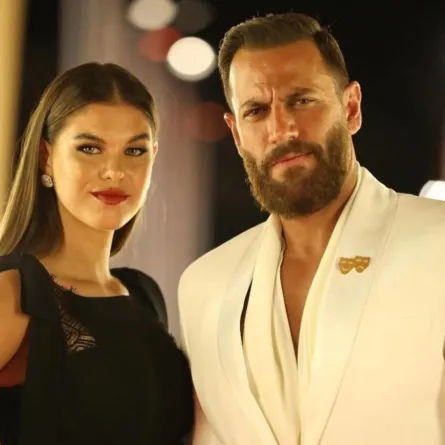 نيكولا معوض وزوجته - الصورة من حسابها على انستغرام