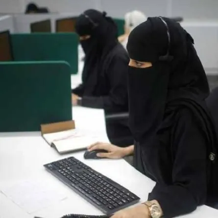 مشاركة المرأة بسوق العمل- الصورة من صحيفة الاقتصادية