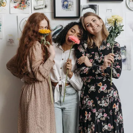 أجمل عبارات للصديقات