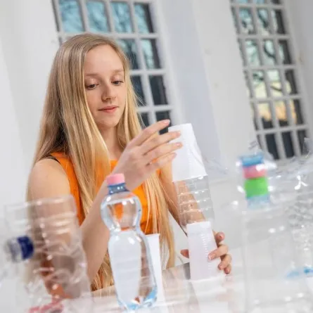 طرق للإفادة من القوارير البلاستيكية 