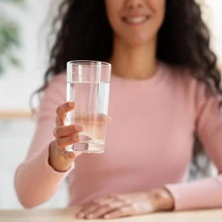 شرب الماء يخفف من ظهور التجاعيد