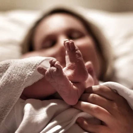 صورة لأم بعد الولادة