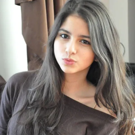  المرأة الجميلة