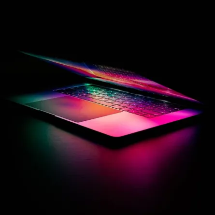 صورة جهاز ماك بوك برو من آبل